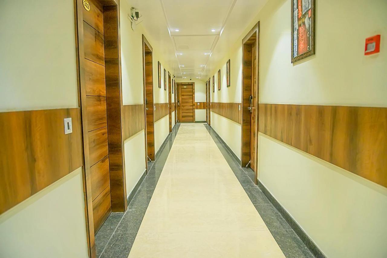 Hotel Hira Inn-10Mins From Railway Station & Bus Station Prayagraj Esterno foto