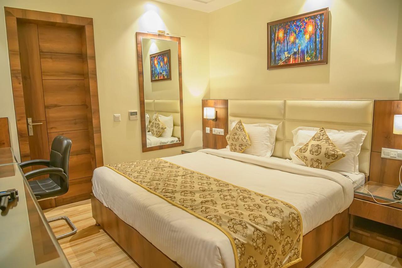 Hotel Hira Inn-10Mins From Railway Station & Bus Station Prayagraj Esterno foto