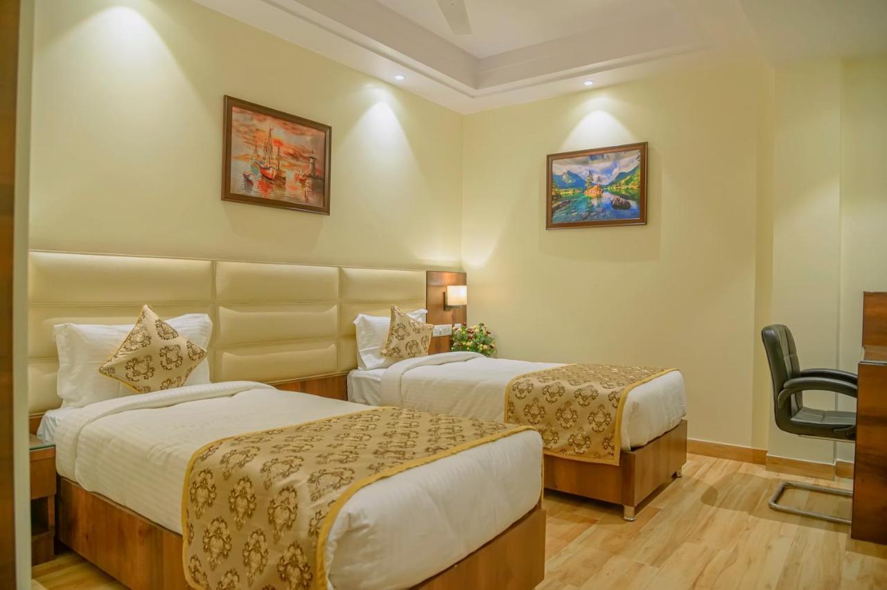 Hotel Hira Inn-10Mins From Railway Station & Bus Station Prayagraj Esterno foto