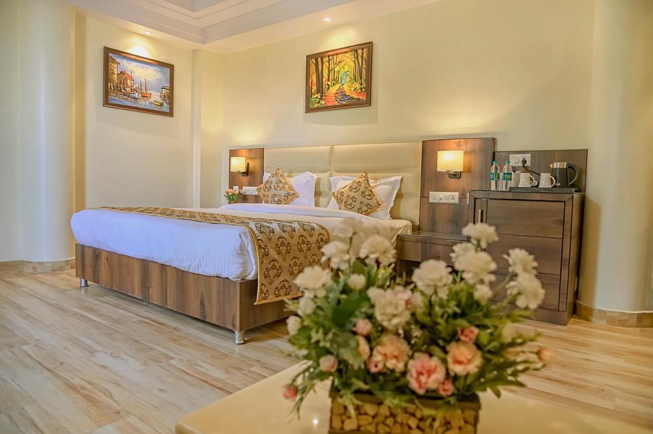 Hotel Hira Inn-10Mins From Railway Station & Bus Station Prayagraj Esterno foto