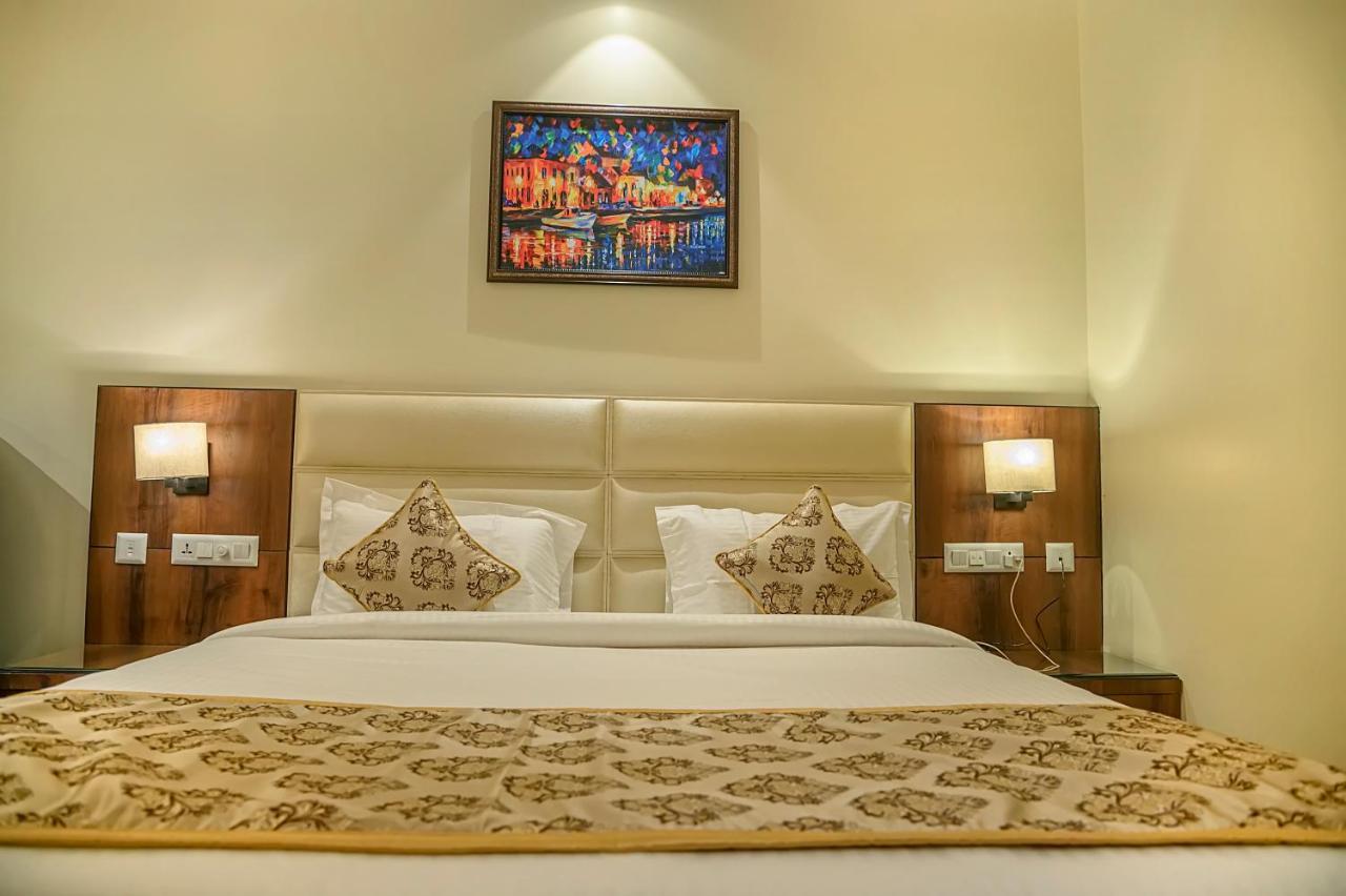 Hotel Hira Inn-10Mins From Railway Station & Bus Station Prayagraj Esterno foto