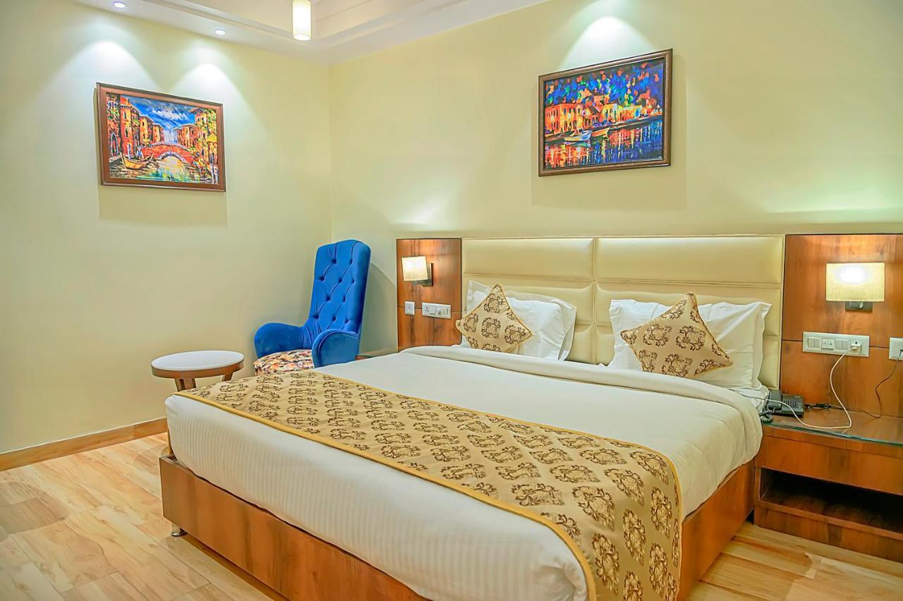 Hotel Hira Inn-10Mins From Railway Station & Bus Station Prayagraj Esterno foto