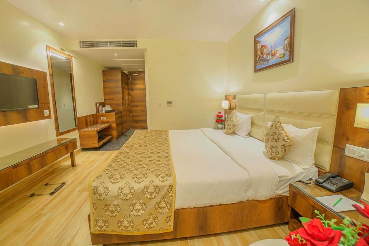 Hotel Hira Inn-10Mins From Railway Station & Bus Station Prayagraj Esterno foto