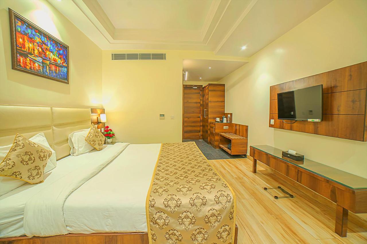 Hotel Hira Inn-10Mins From Railway Station & Bus Station Prayagraj Esterno foto