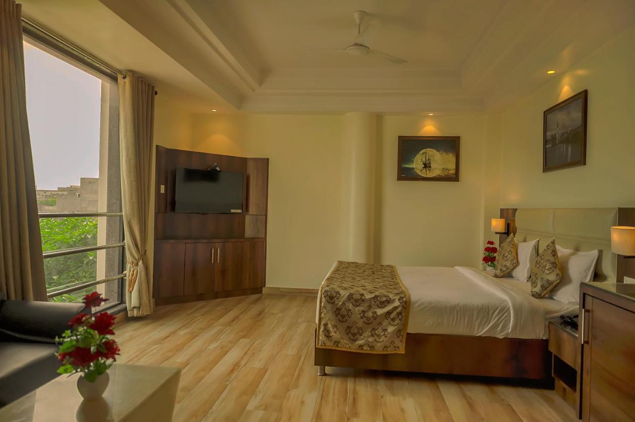 Hotel Hira Inn-10Mins From Railway Station & Bus Station Prayagraj Esterno foto